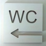 PLACA BANHEIRO 9 14X14X0.6CM