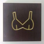 PLACA BANHEIRO MAD.FEMI.4 14X14X0.6CM